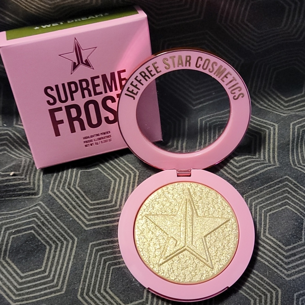 Jeffree Star Supreme Frost shade: Wet Dream